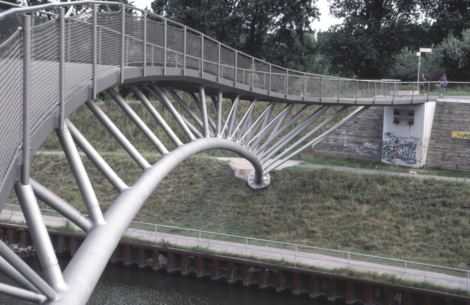 Oberhausen: Ripshorst-Steg über Rhein-Herne-Kanal (Schlaich, Bergermann + Partner 1997)